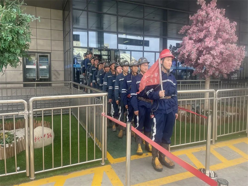 喜訊！中能袁大灘煤礦綜采一隊獲2023年陜西省能源化學(xué)地質(zhì)工會“工人先鋒號”榮譽(yù)稱號（4）.jpg